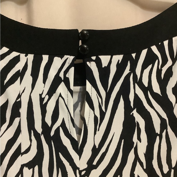 Laura zebra print fit and flare midi dress - Picture 3 of 8